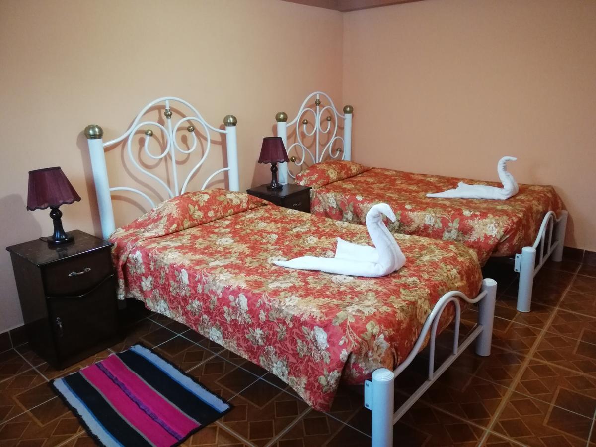 Hotel Aguilar Uyuni Buitenkant foto