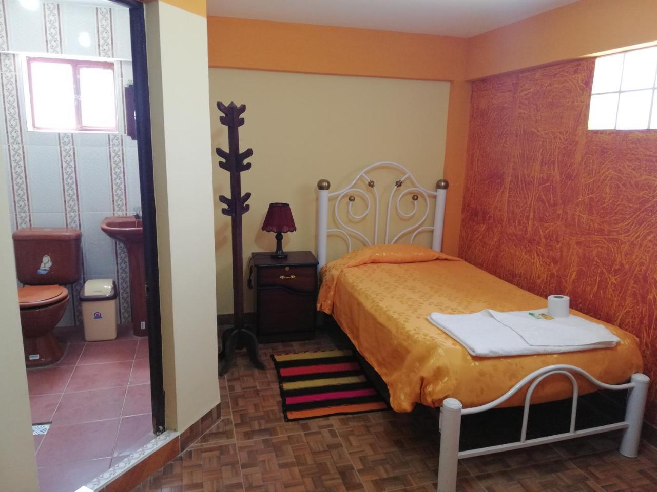 Hotel Aguilar Uyuni Buitenkant foto